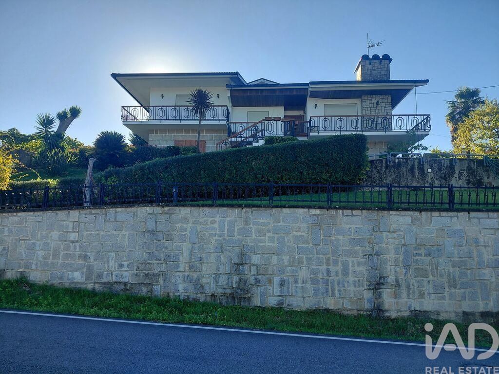 Property photo 1 of 40