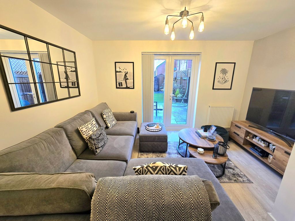 Property photo 2 of 20 Open Plan Lounge/Kitchen