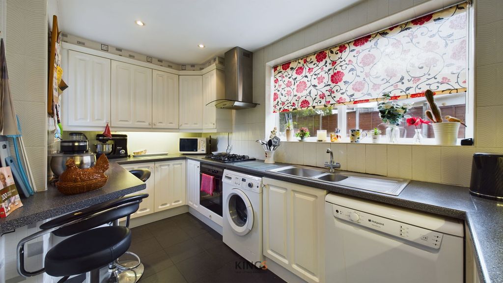 Property photo 3 of 23 Kitchen