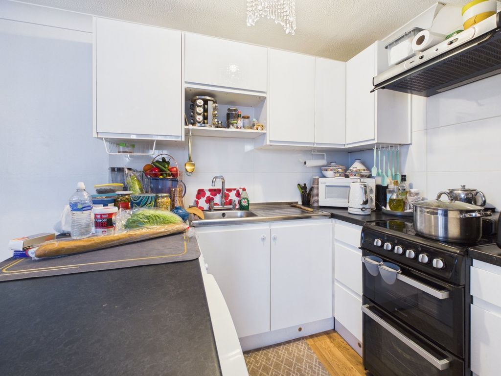 Property photo 2 of 6 Kitchen