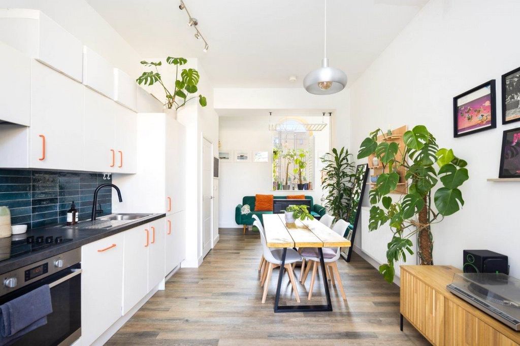 Property photo 2 of 21 Kitchen/Living Area