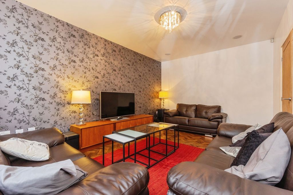 Property photo 3 of 25 Snug / Living Room