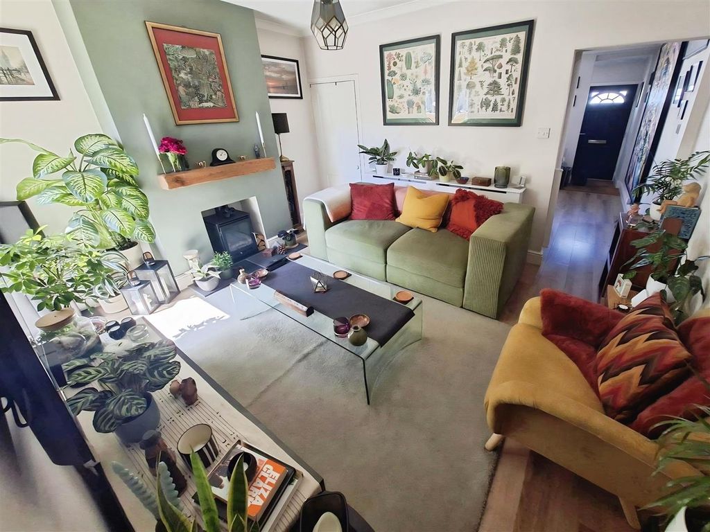 Property photo 2 of 20 Lounge