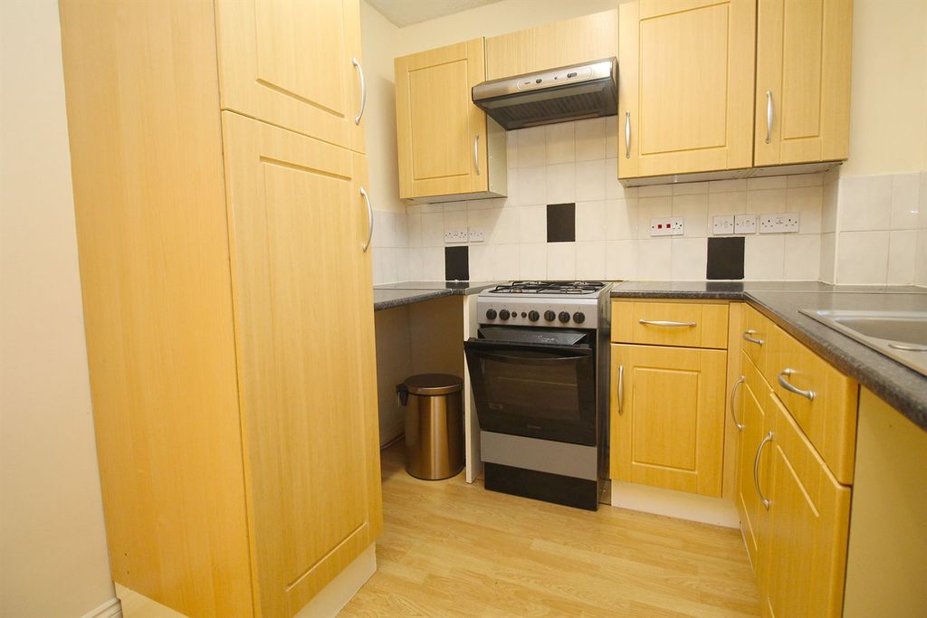 Property photo 3 of 17 Kitchen