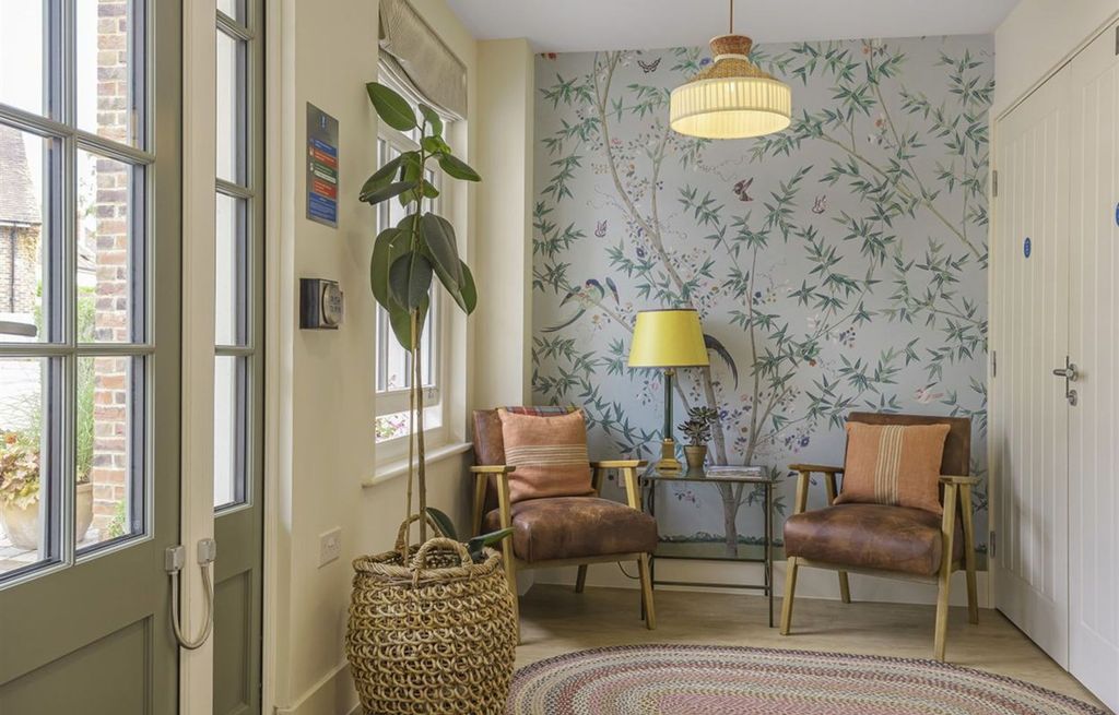 Property photo 3 of 14 Entrance Hall