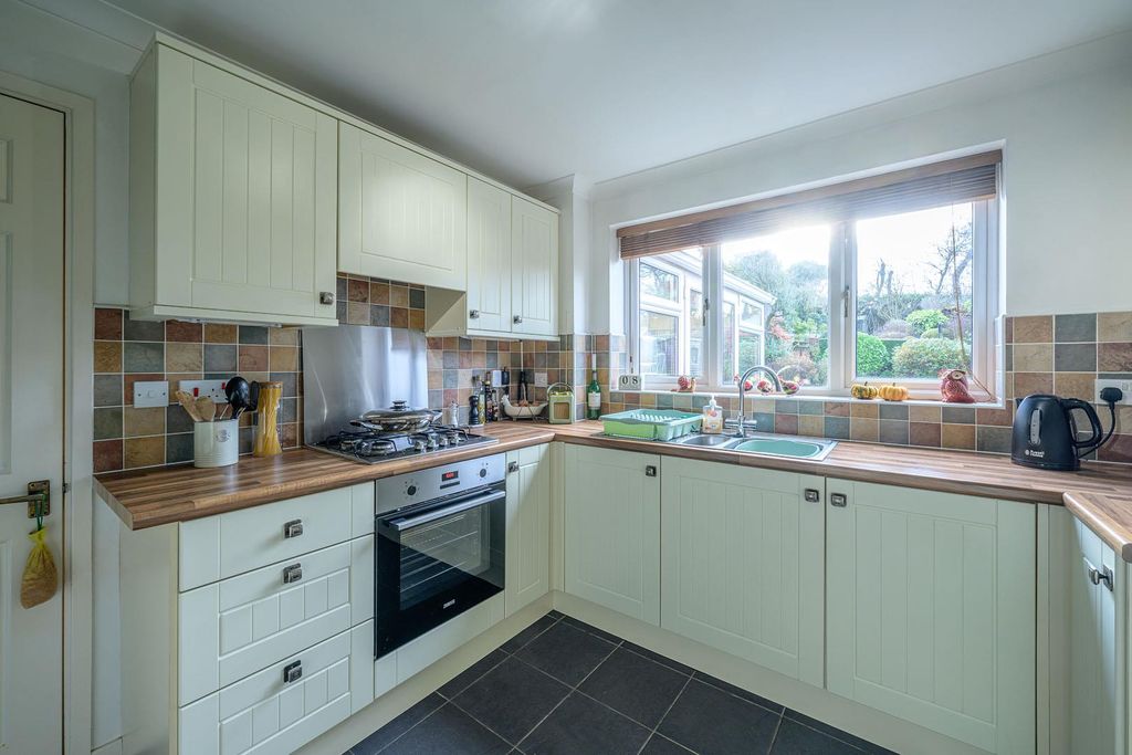 Property photo 3 of 27