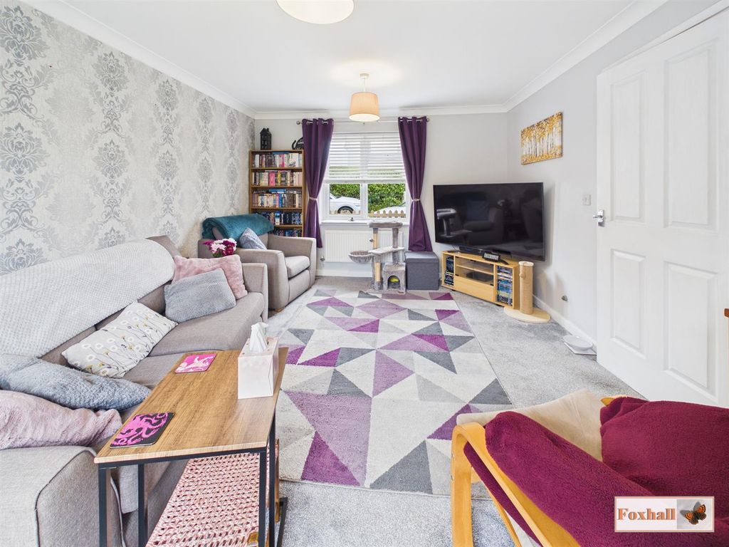 Property photo 3 of 18 Lounge