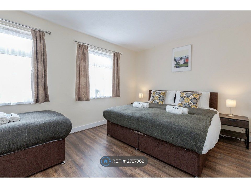 Property photo 2 of 12 Bedroom 1