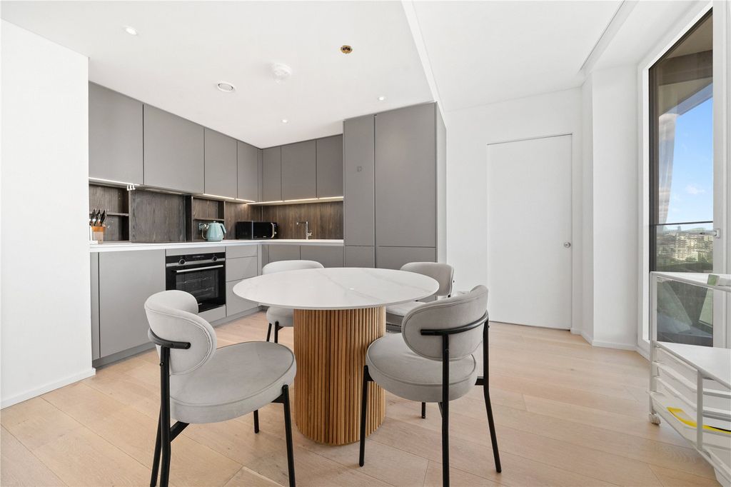 Property photo 3 of 8 Dining Area