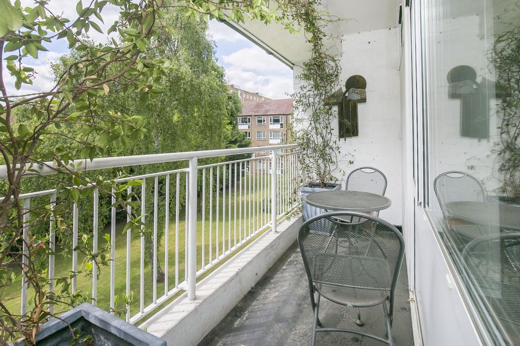 Property photo 2 of 9 Balcony