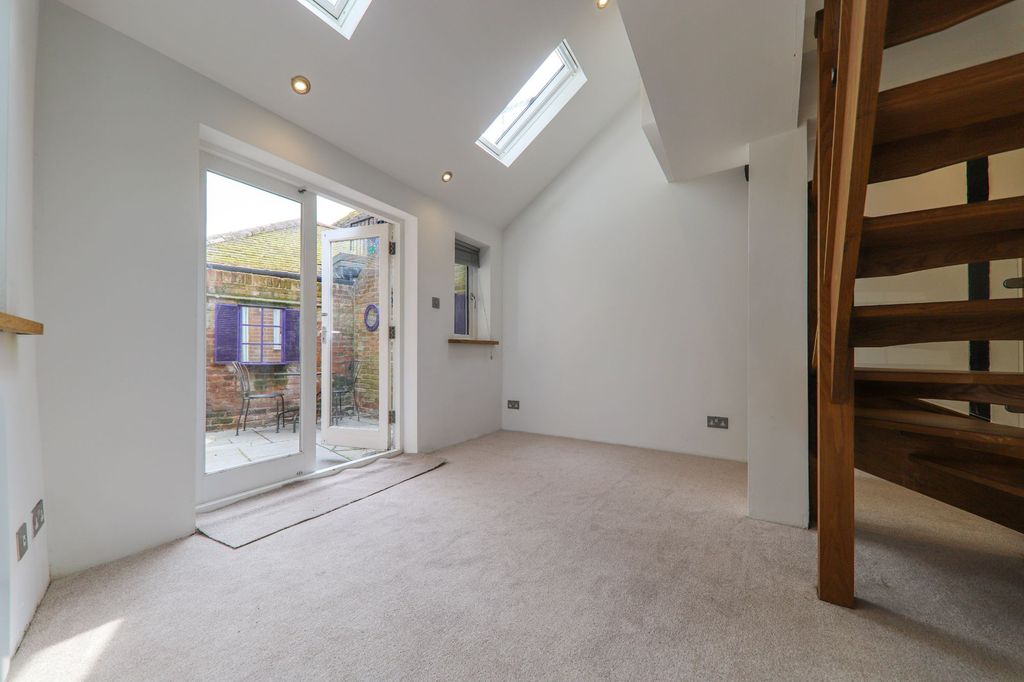 Property photo 3 of 10 Lychgate Cottage, High Street, Chalfont St. Giles, Buckinghamshire Hp8 4Qh