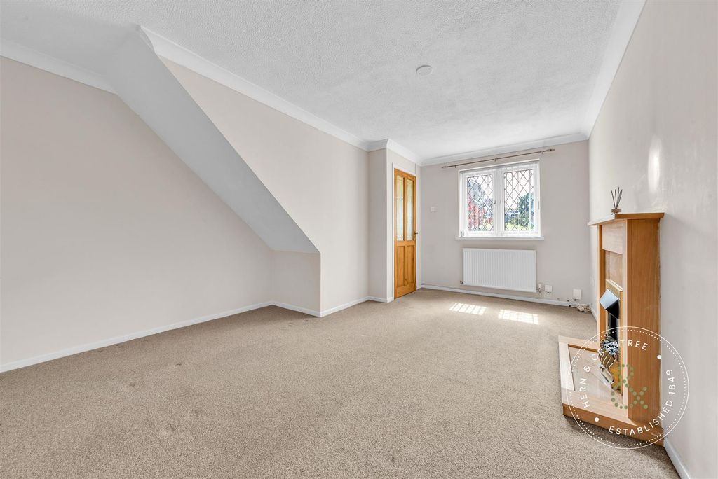 Property photo 3 of 25 Traherne-Drive-5.Jpg