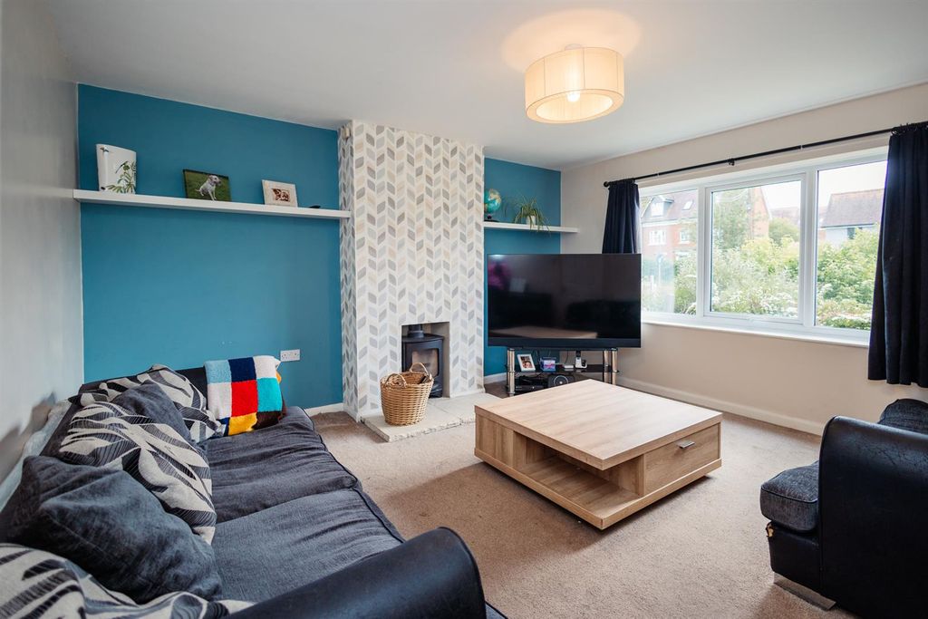 Property photo 2 of 27 Broad Road-4.Jpg
