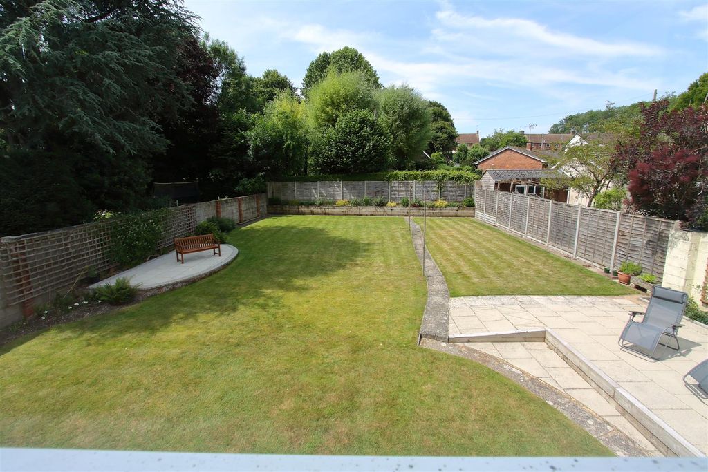 Property photo 2 of 13 Cedar Gables Ph4.Jpg