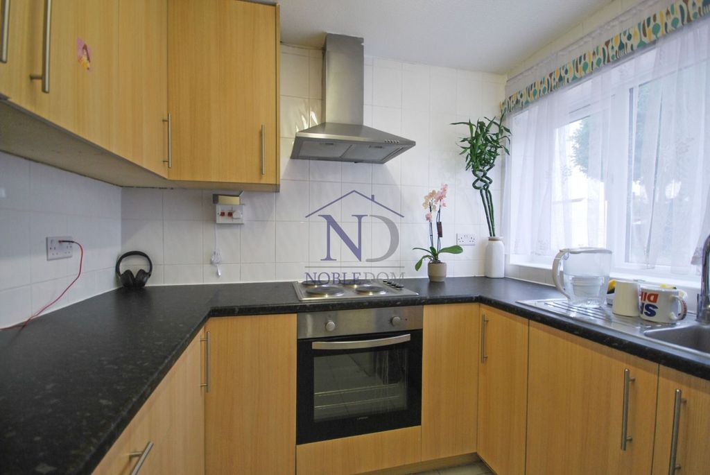 Property photo 1 of 14 Three Bedroom End Of Terrace House In Heston