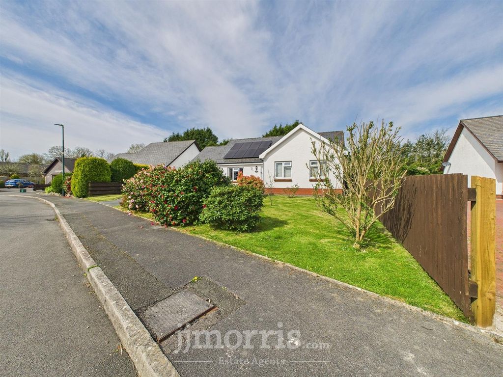 Property photo 3 of 34 Cam05297G0-Pr0022-Still002.Jpg