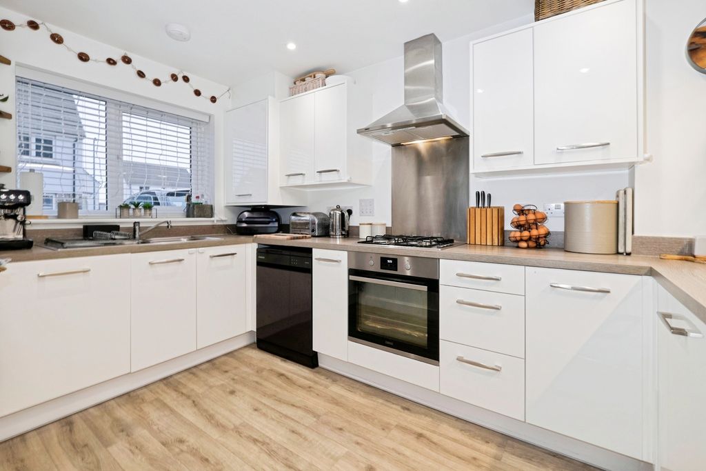 Property photo 2 of 20 Pbox-Img.Jpg