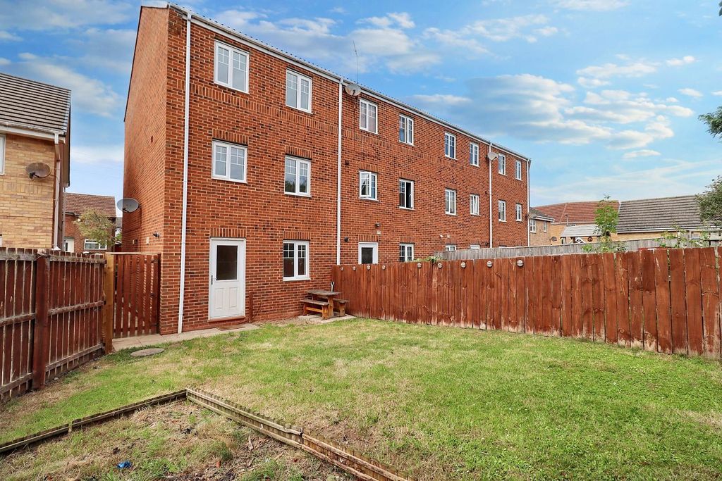 Property photo 2 of 23