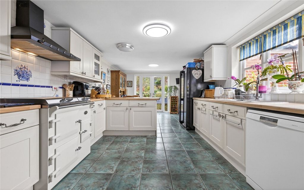Property photo 2 of 27 Kitchen