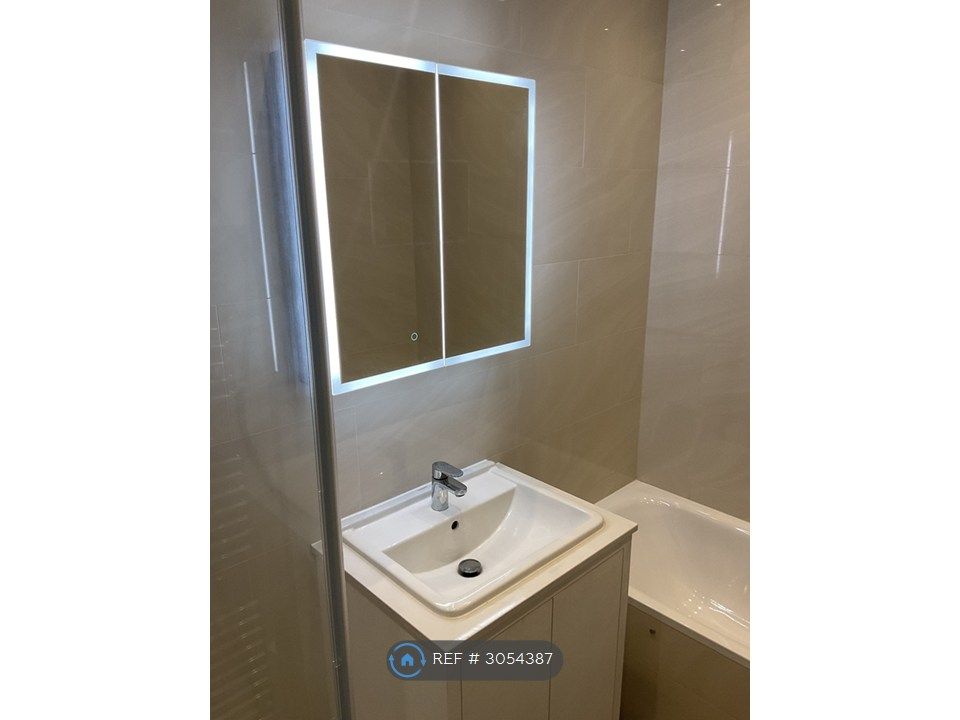 Property photo 3 of 16 Bathroom