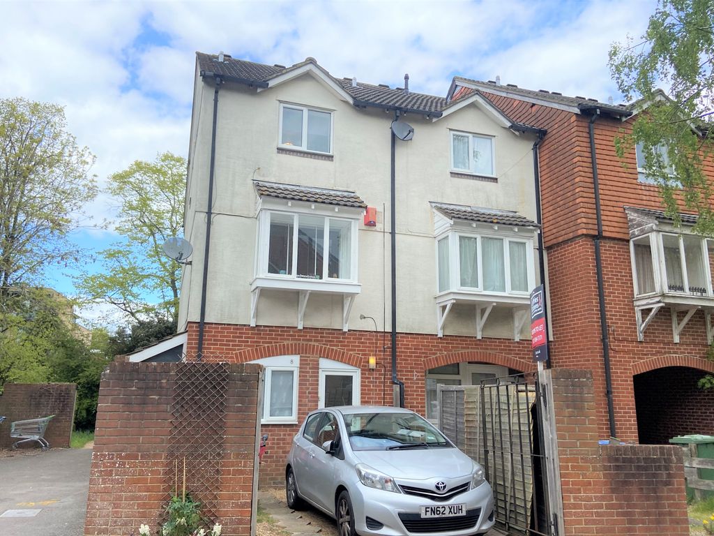 Property photo 2 of 11