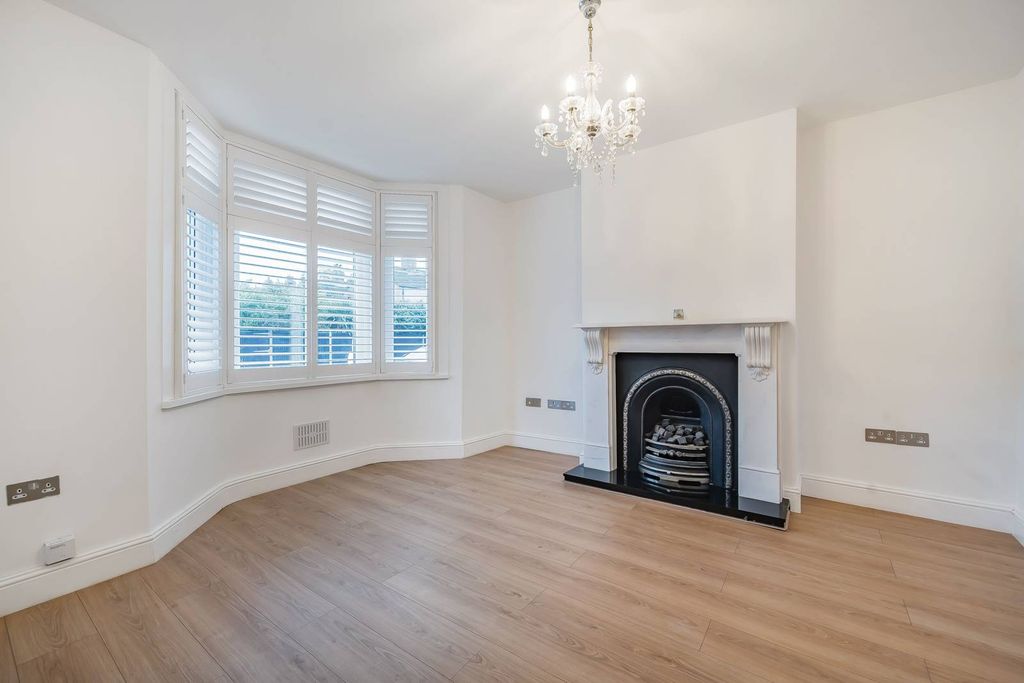 Property photo 2 of 20