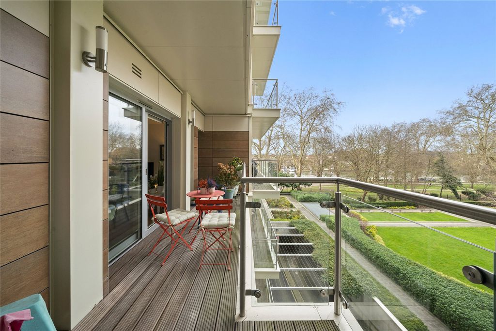 Property photo 1 of 14 Balcony