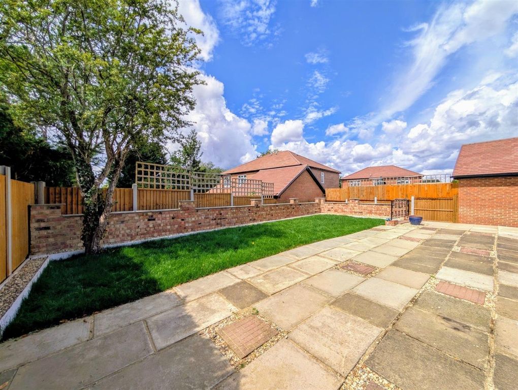 Property photo 3 of 18