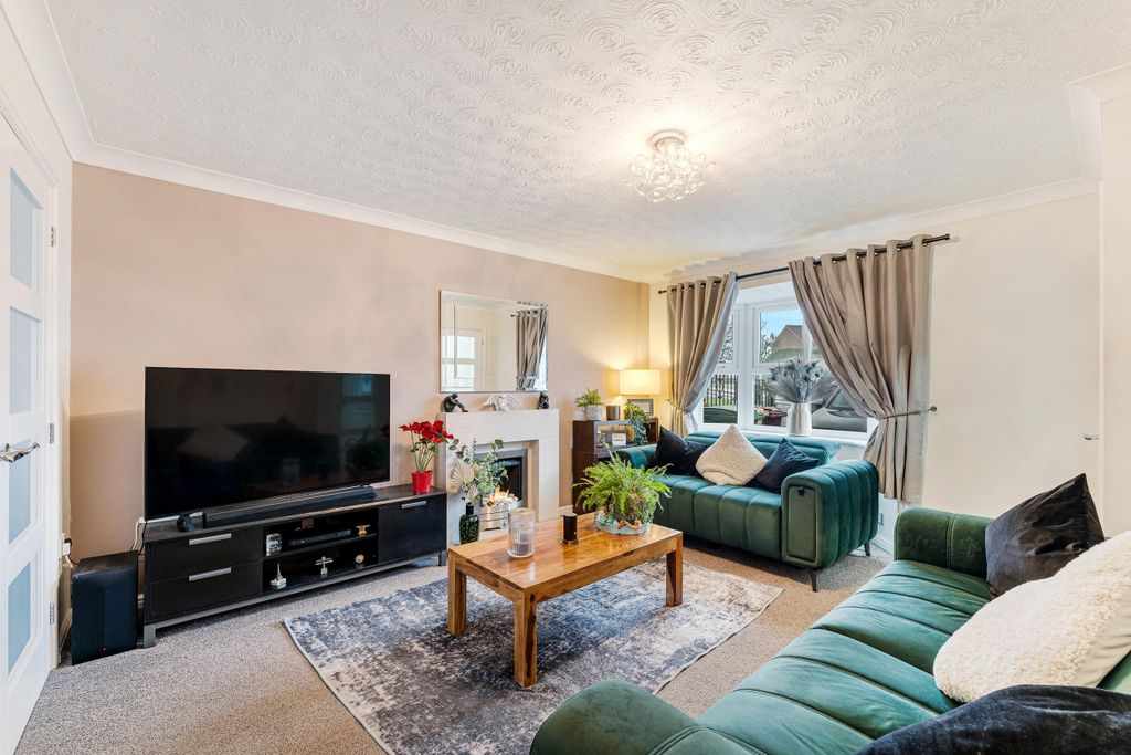 Property photo 2 of 12 Lounge