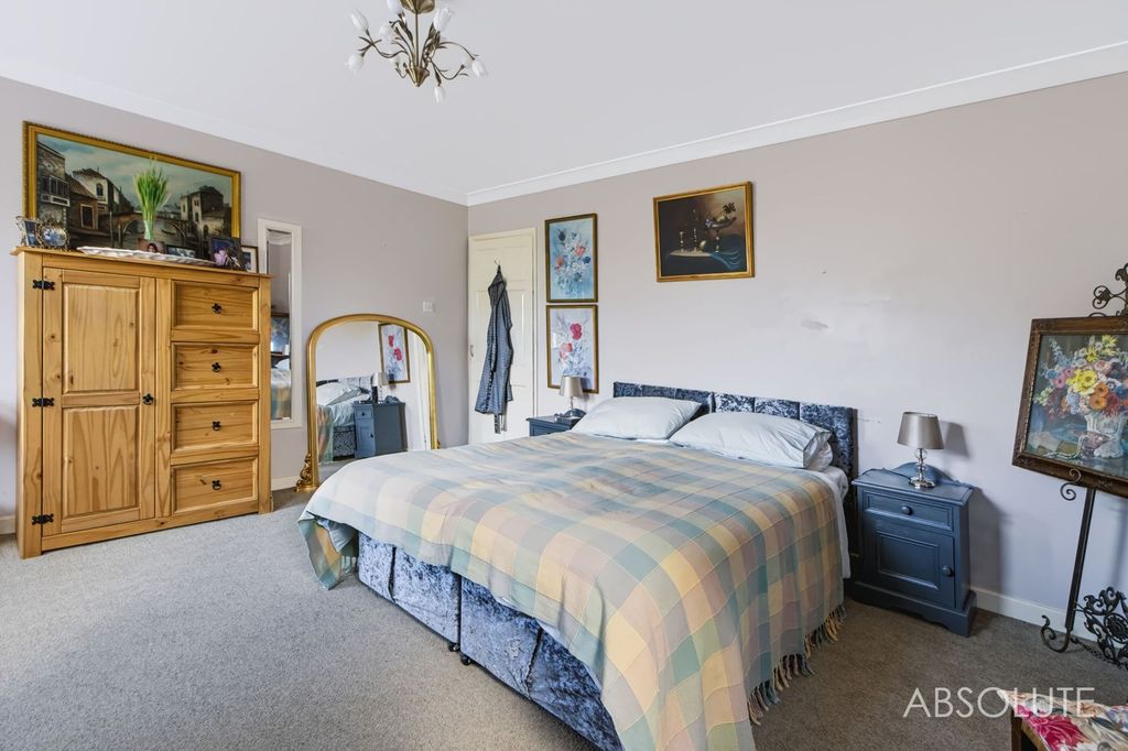 Property photo 3 of 29