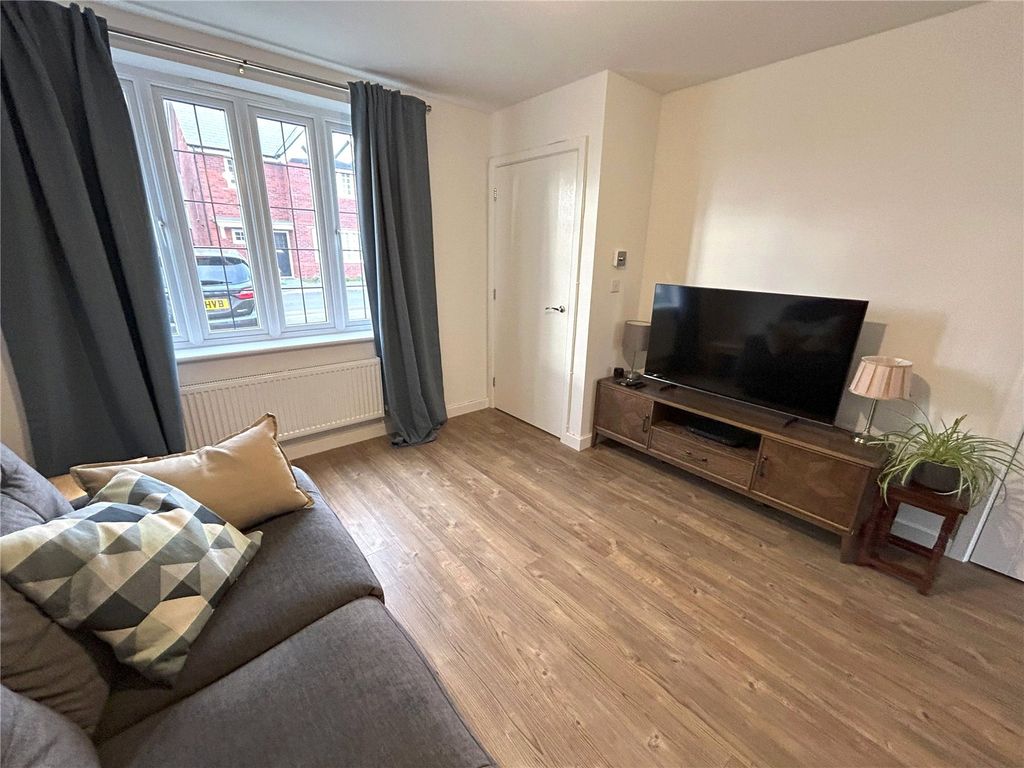 Property photo 2 of 15 Lounge