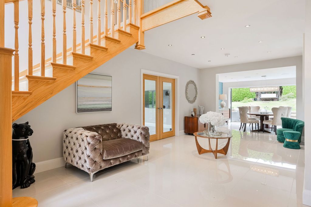 Property photo 2 of 35