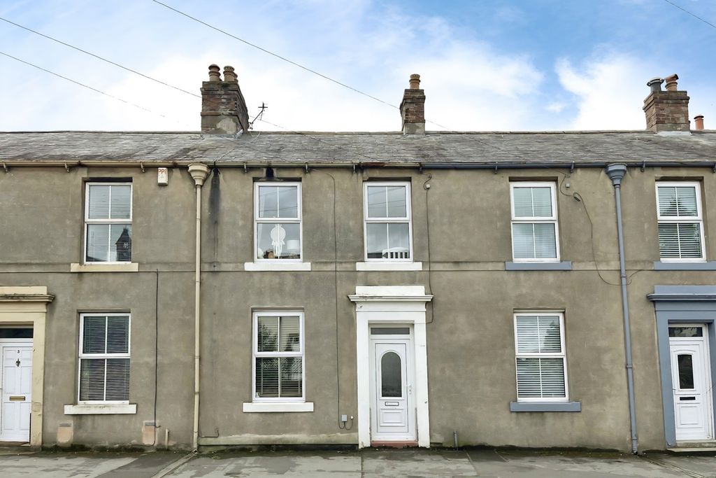 Property photo 1 of 11 Outside