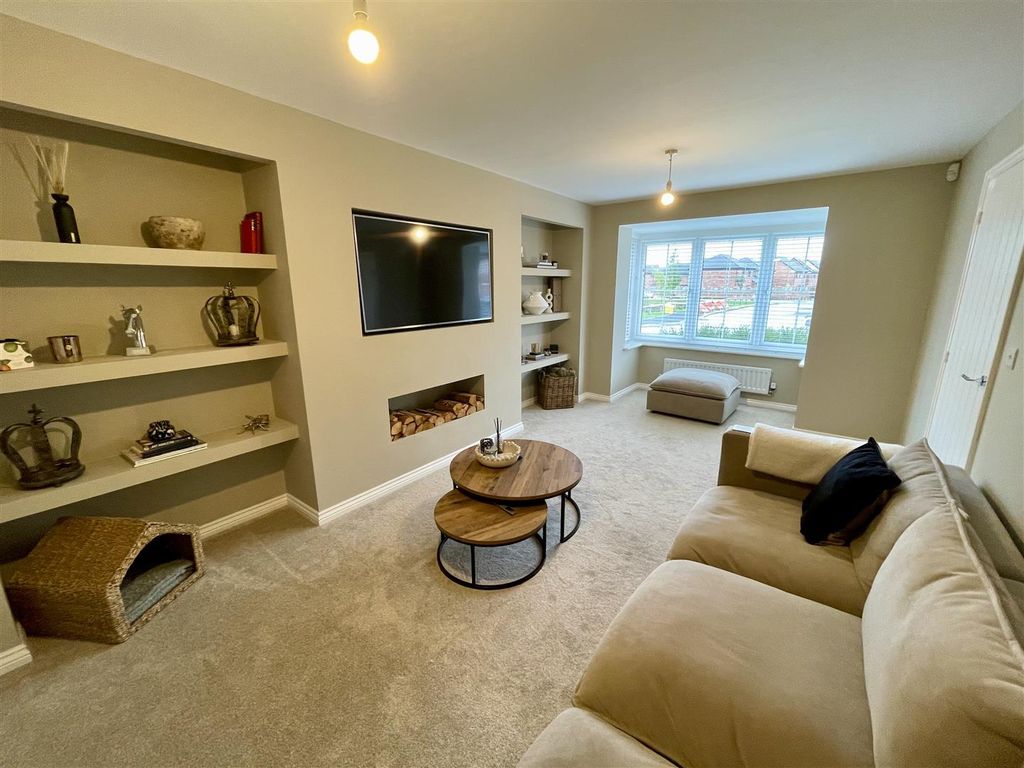 Property photo 2 of 17 Lounge