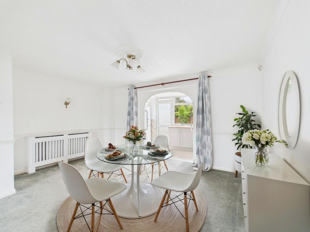 Property photo 3 of 12 4303907