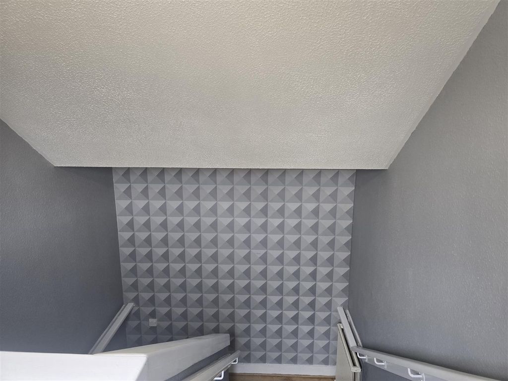 Property photo 2 of 8 Shand Street 8  (2).Jpg