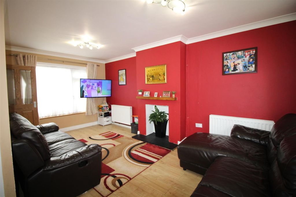 Property photo 2 of 11