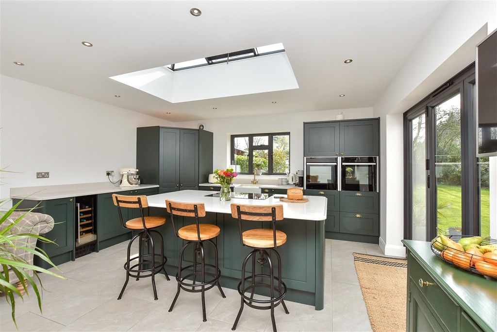 Property photo 3 of 14 Kitchen/Breakfast Area