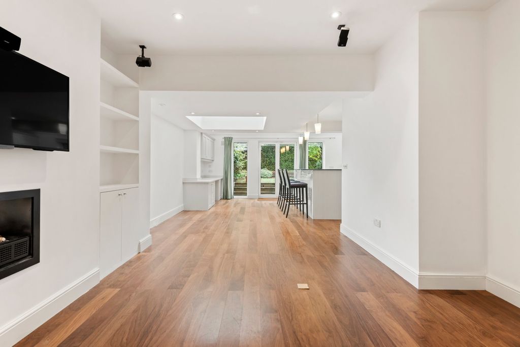 Property photo 2 of 22