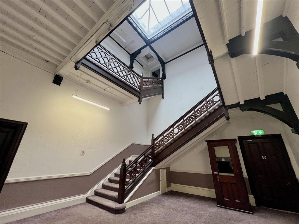 Property photo 2 of 16 Communal Area