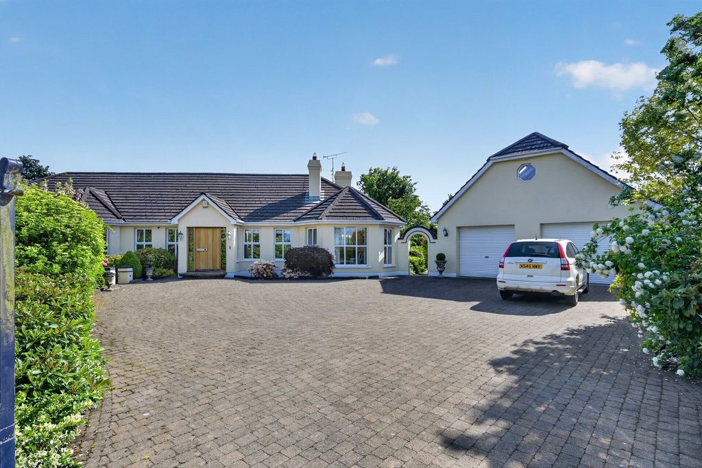 Property photo 2 of 60