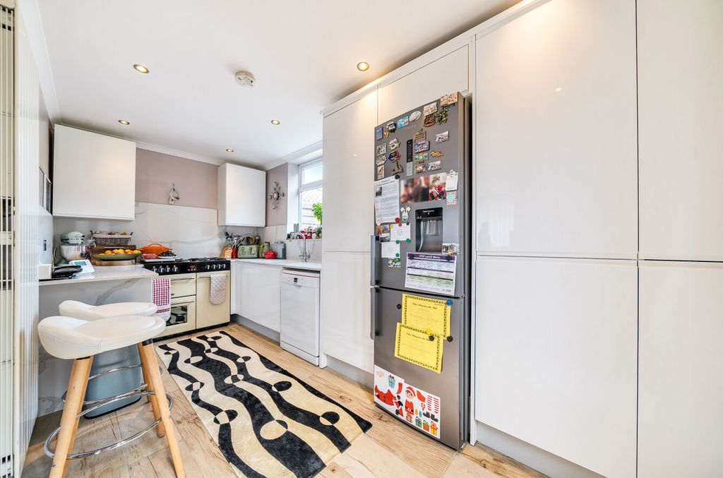 Property photo 2 of 20 1325251-16-6874d9...