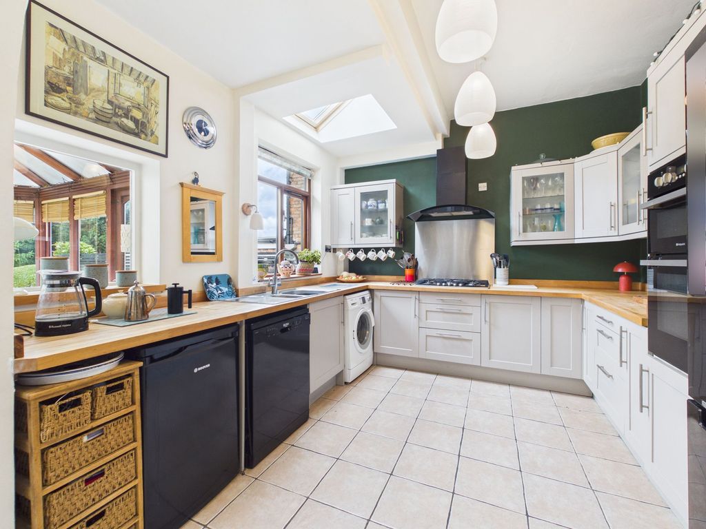 Property photo 2 of 31 Kitchen