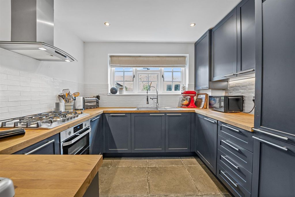 Property photo 3 of 13 4 Canal Road-22.Jpg