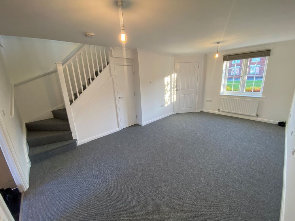 Property photo 2 of 10 Living Room