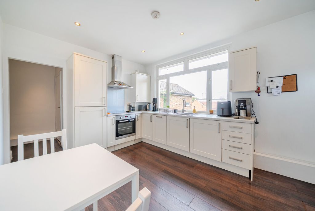 Property photo 3 of 8 1514881-2-1A06830...