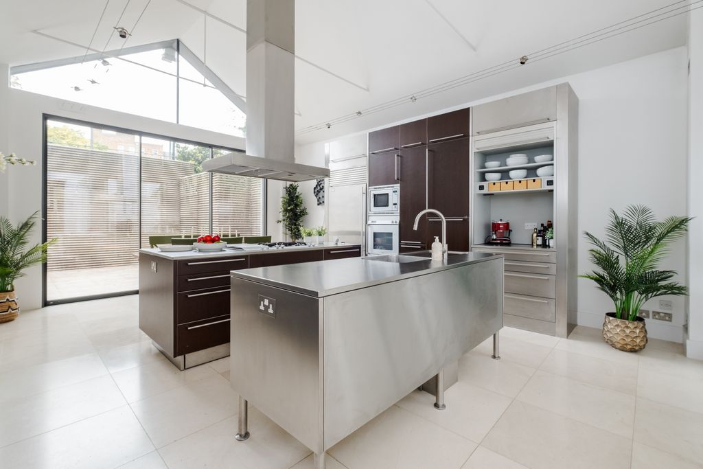 Property photo 1 of 34