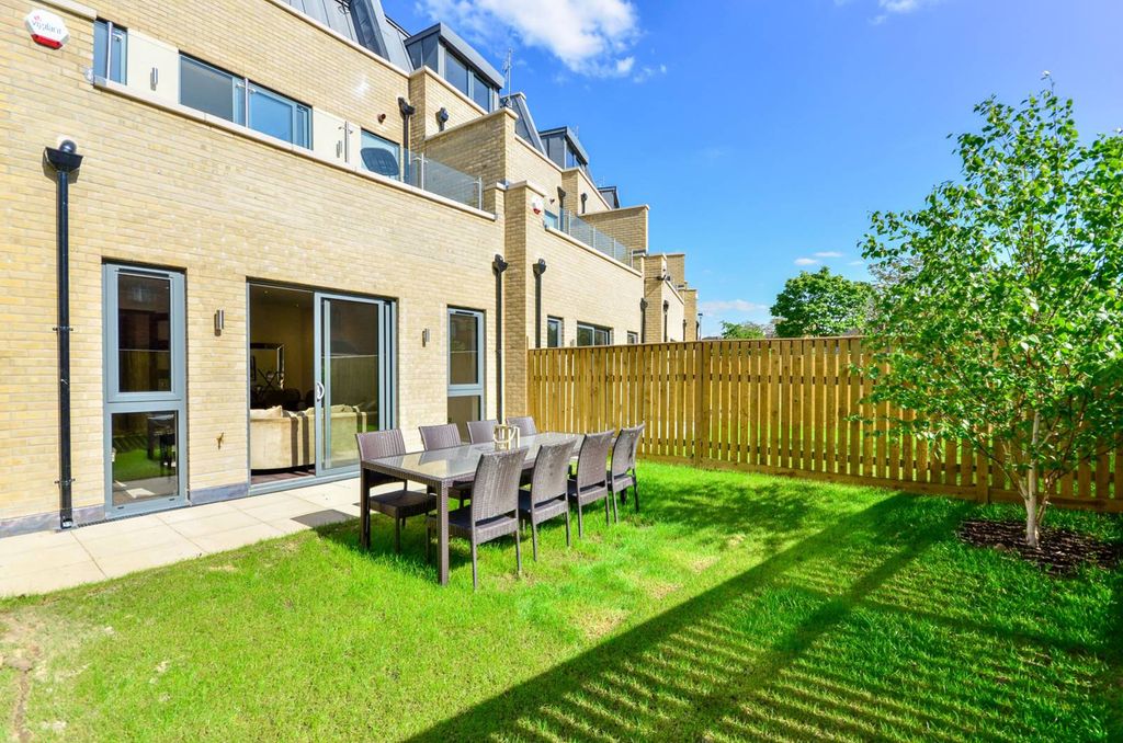 Property photo 2 of 24