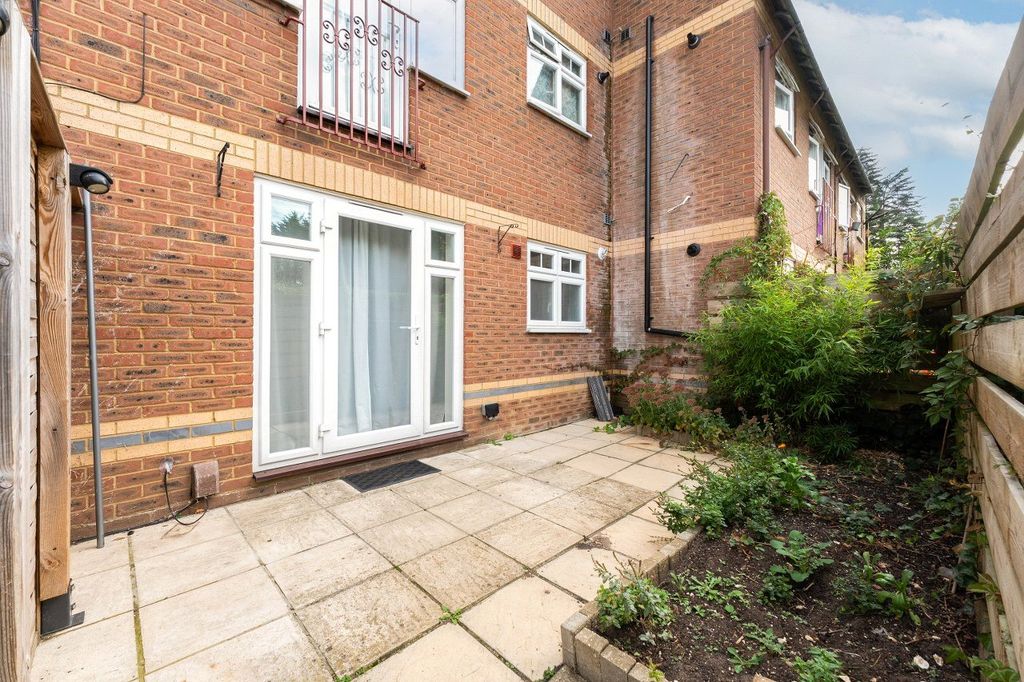Property photo 1 of 17 Picture No. 14