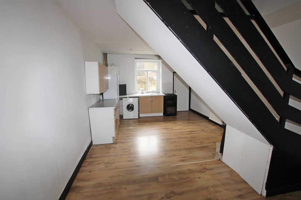 Property photo 2 of 9 2